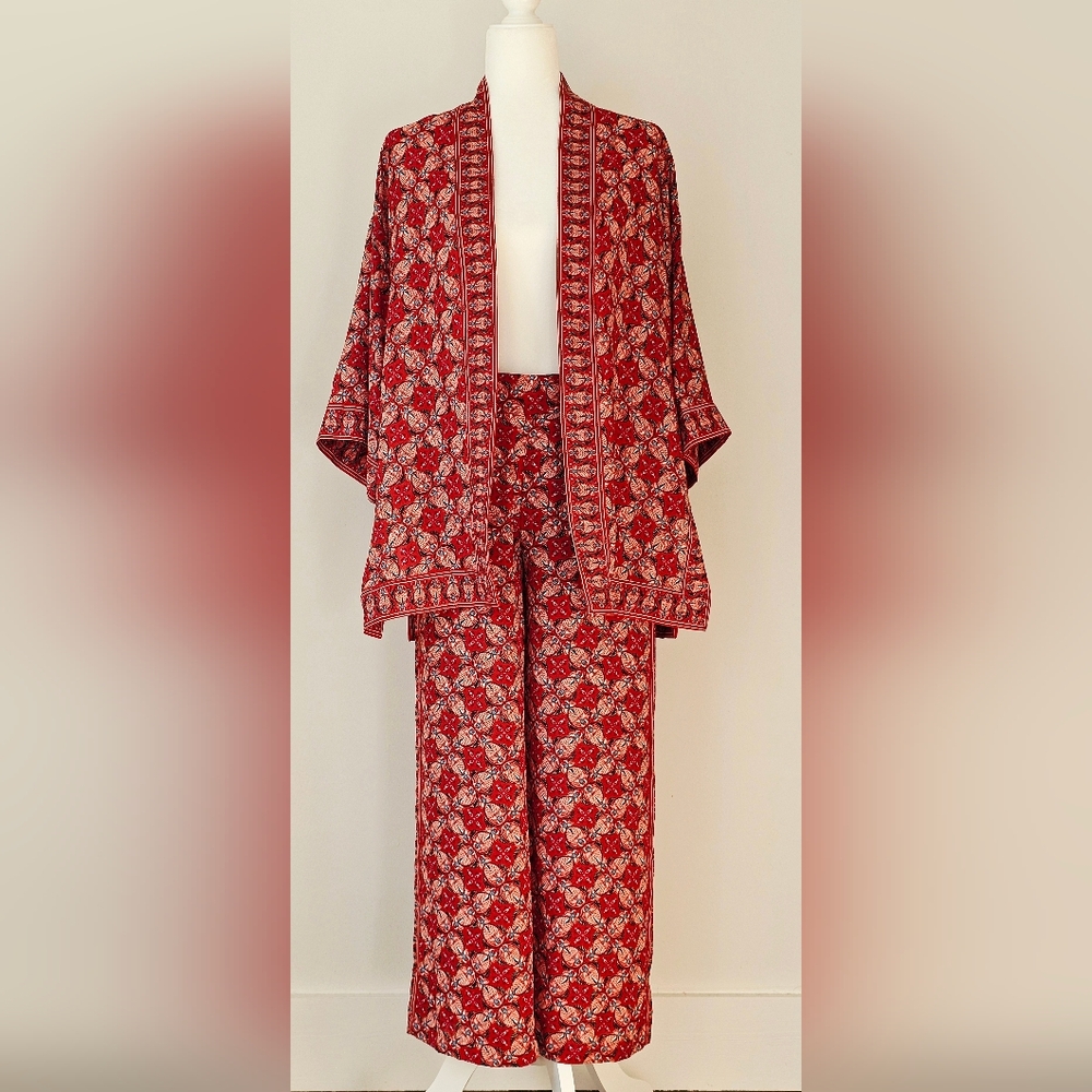 MAX STUDIO Women's Size XS Red Patterned‎ Top and Pants Set
